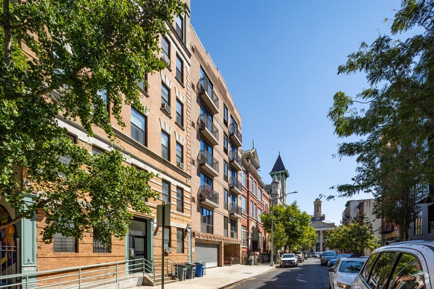 433 E 115th St, New York, NY à vendre - Photo du bâtiment - Image 2 de 7