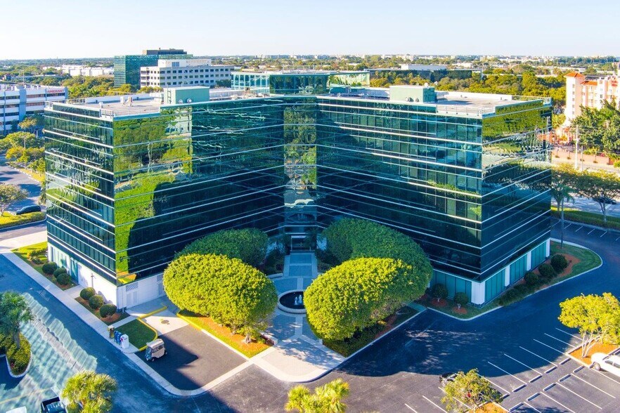 500 W Cypress Creek Rd, Fort Lauderdale, FL à louer - Photo du bâtiment - Image 2 de 27