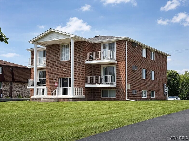 6293 Robinson Rd, Lockport, NY à vendre - Photo du bâtiment - Image 2 de 36
