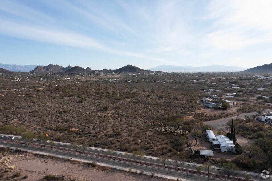 SEC Valencia & Ignacio M Baumea, Tucson, AZ à louer - Aérien - Image 3 de 3
