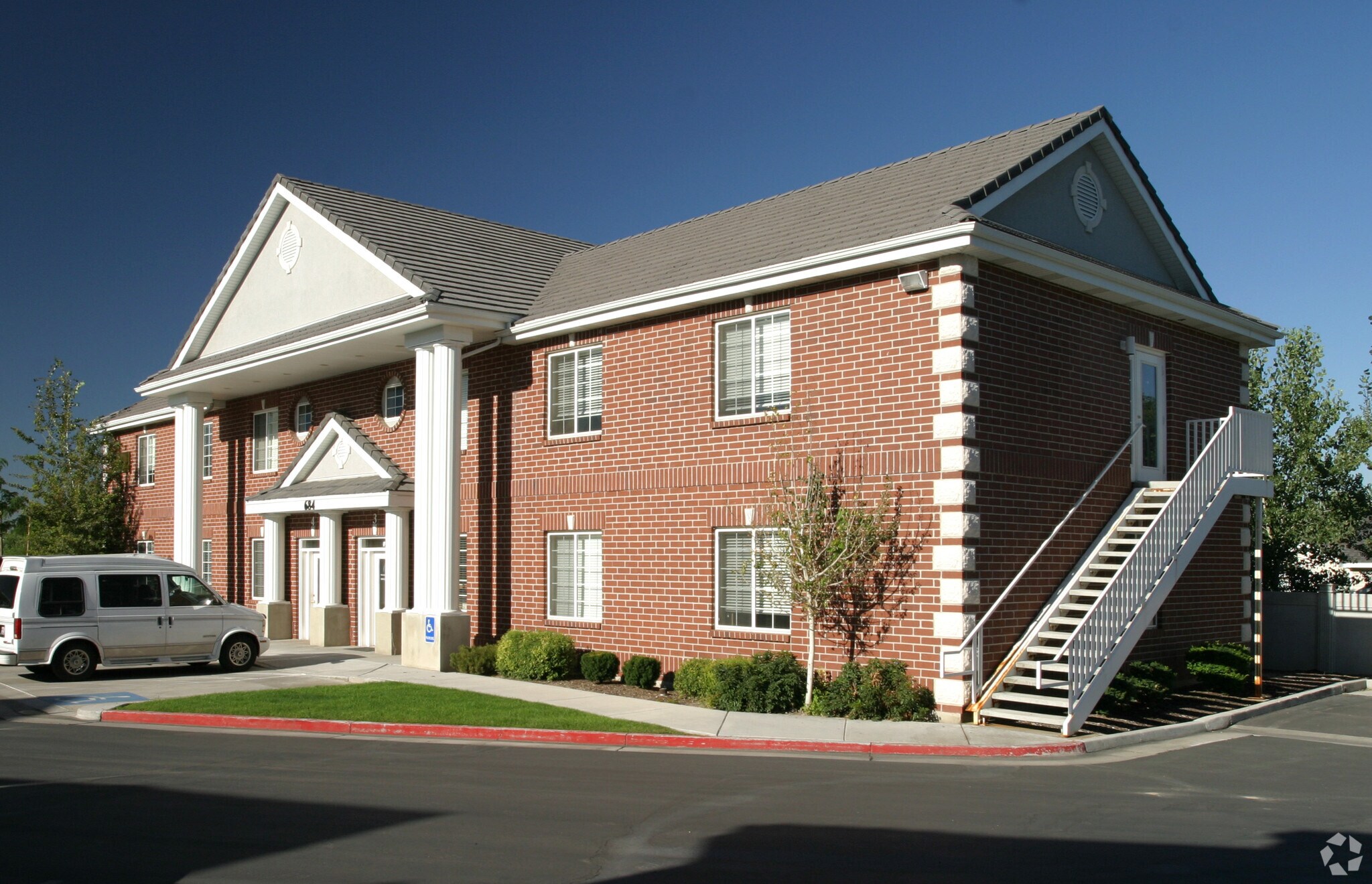 684 E Vine St, Murray, UT à vendre Photo du bâtiment- Image 1 de 1