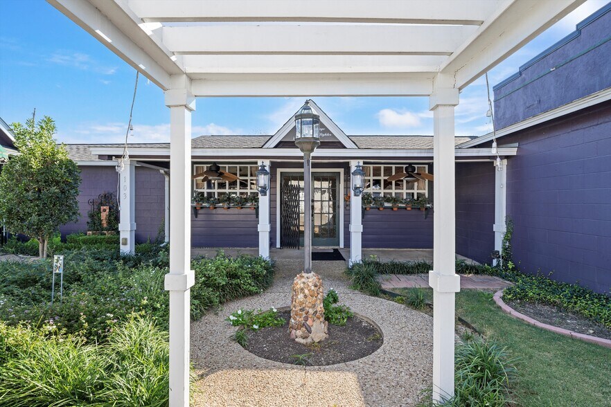 103-105 E Center Street, Lorena, TX for sale - Building Photo - Image 1 of 1