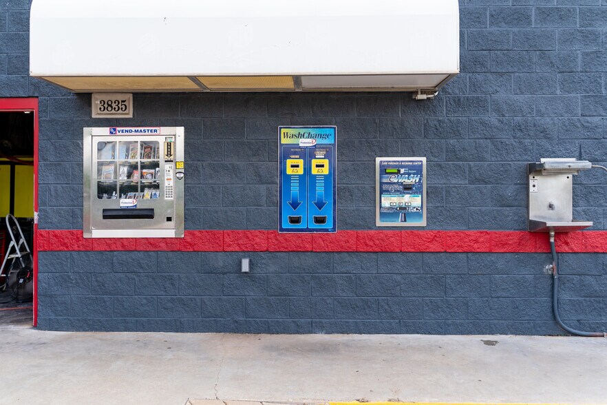 3835 Central, Wichita, KS à vendre - Photo du bâtiment - Image 2 de 13