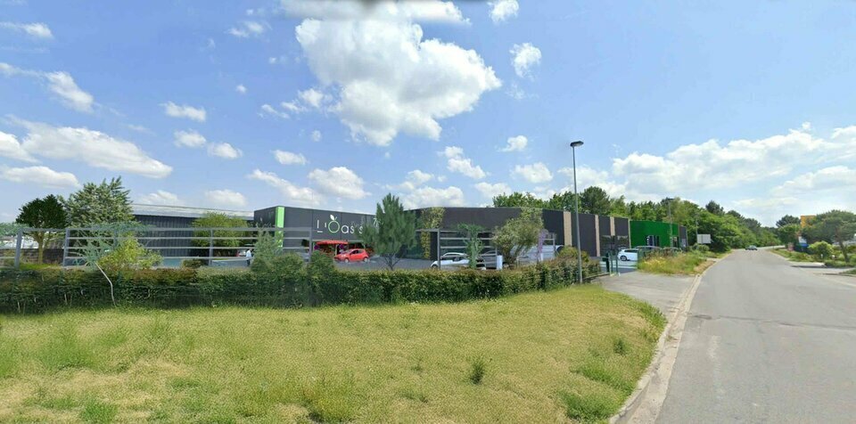 Retail in SAINT-JEAN-D'ILLAC for lease - Building Photo - Image 2 of 3