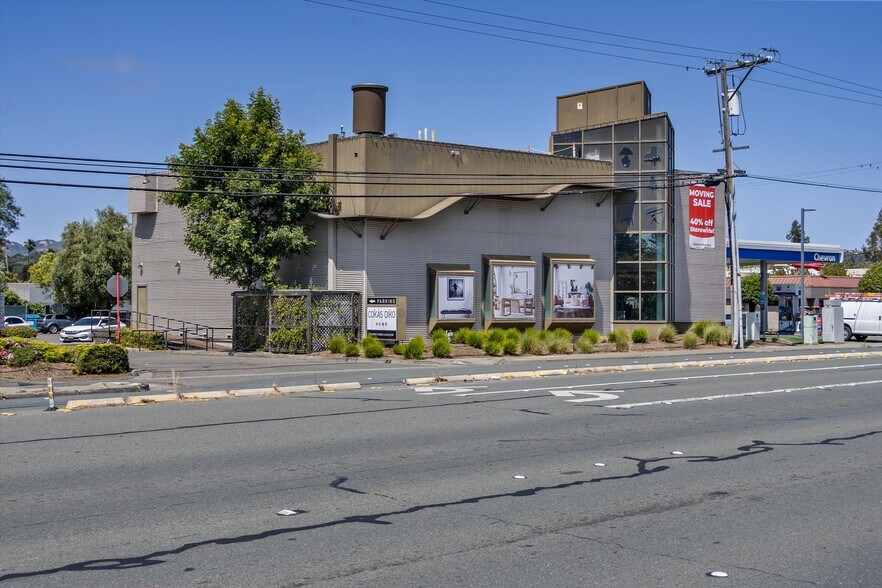 1125 W Steele Ln, Santa Rosa, CA à vendre - Photo du bâtiment - Image 2 de 29