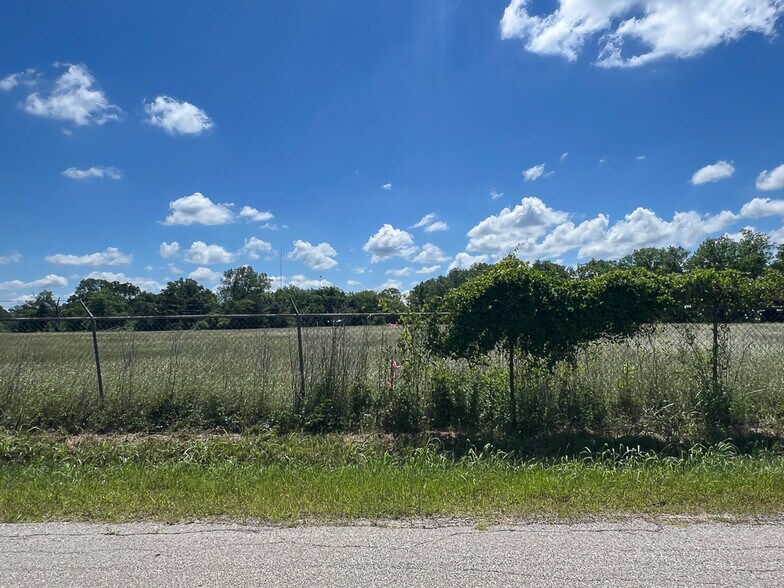 Lot #1 1st Street, Crockett, TX à vendre - Photo du bâtiment - Image 1 de 7