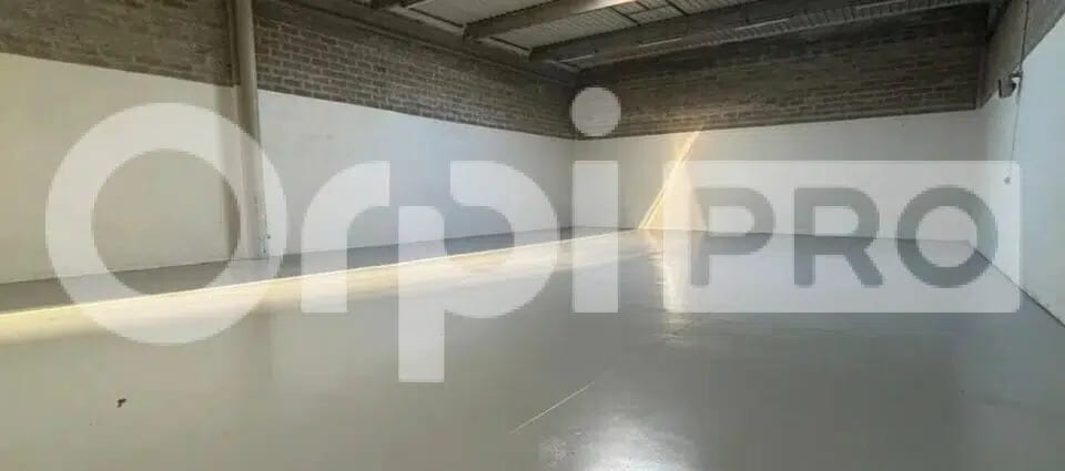 Industrial in Coignières for lease - Interior Photo - Image 3 of 7