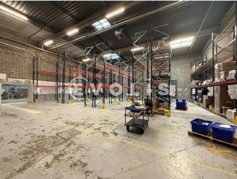 Flex dans Villejust à louer - Photo du bâtiment - Image 3 de 8