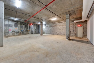 7201 Queens Blvd, Woodside, NY à louer Photo intérieure- Image 2 de 2