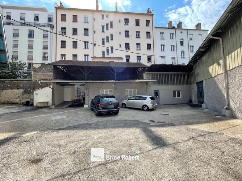 Flex dans Lyon à louer - Photo du bâtiment - Image 2 de 10