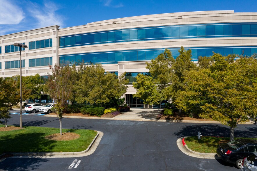 925 North Point Pky, Alpharetta, GA à louer - Photo du bâtiment - Image 3 de 38