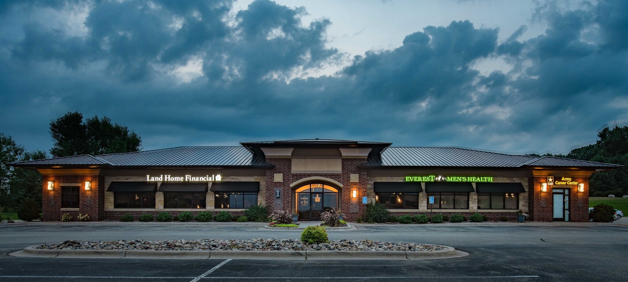 611 Bielenberg Dr, Woodbury, MN for lease Building Photo- Image 1 of 14