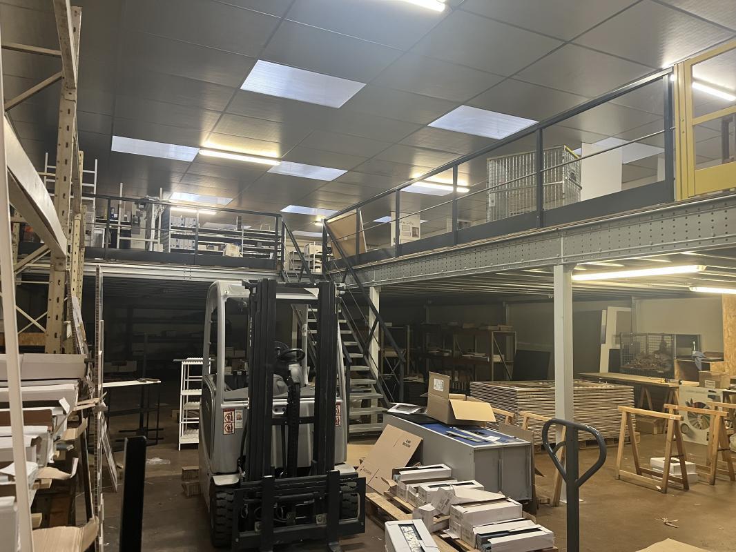 Industrial in Eysines for lease Interior Photo- Image 1 of 9