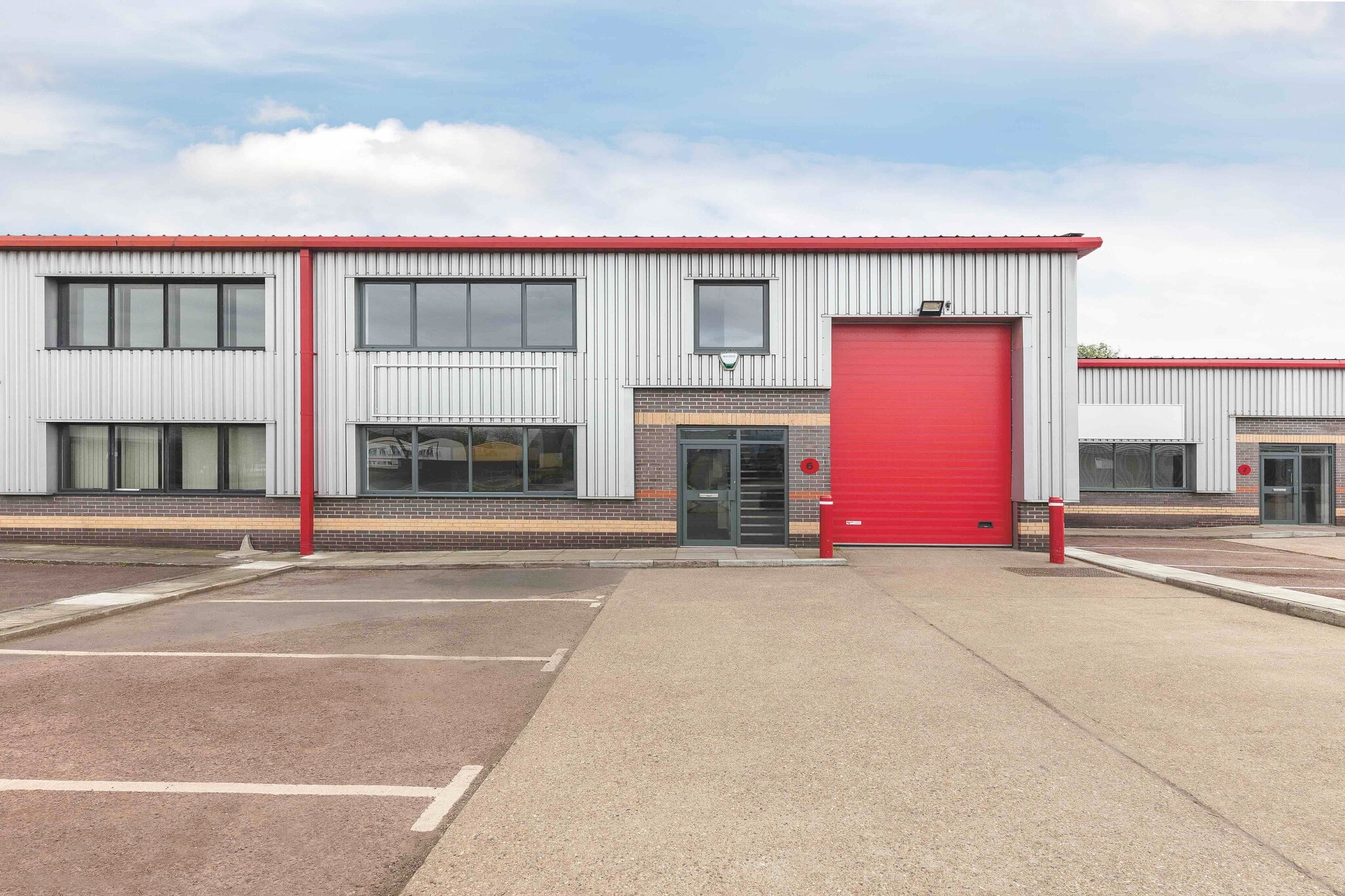645 River Gdns, Feltham for lease Primary Photo- Image 1 of 4