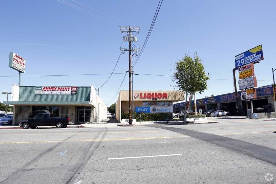 7448 Reseda Blvd, Reseda, CA à vendre - Photo du bâtiment - Image 2 de 4