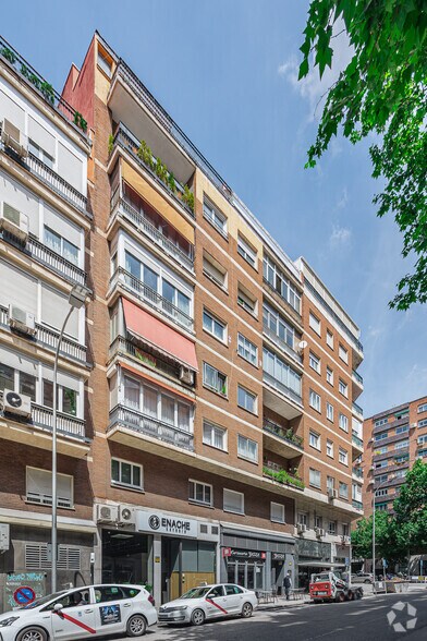 Calle Aviador Zorita, 39, Madrid, Madrid à louer - Photo du bâtiment - Image 3 de 3