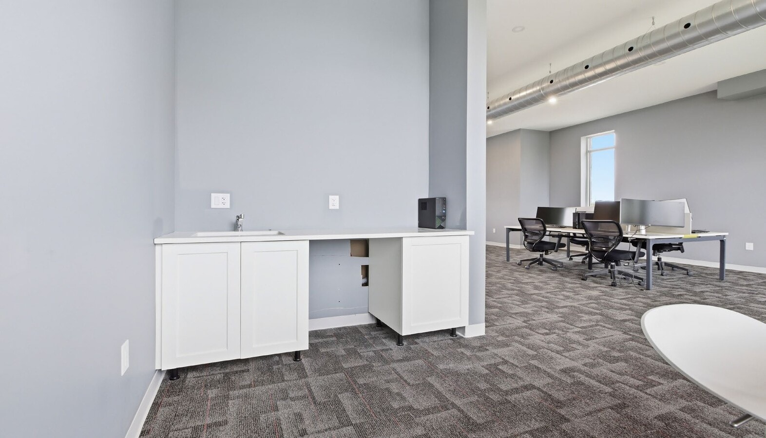 2500 St. Laurent Blvd, Ottawa, ON K1H 1B1 - Unit 201 - - Interior Photo - Image 2 of 5
