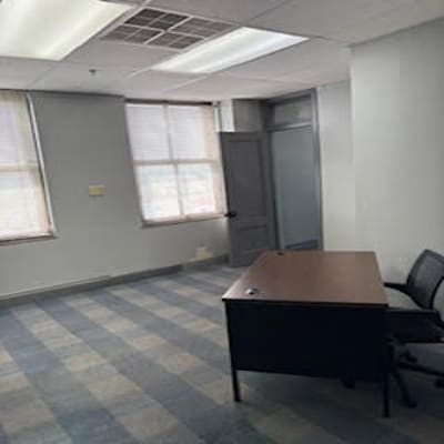 103 E State St, Mason City, IA for lease Interior Photo- Image 1 of 2