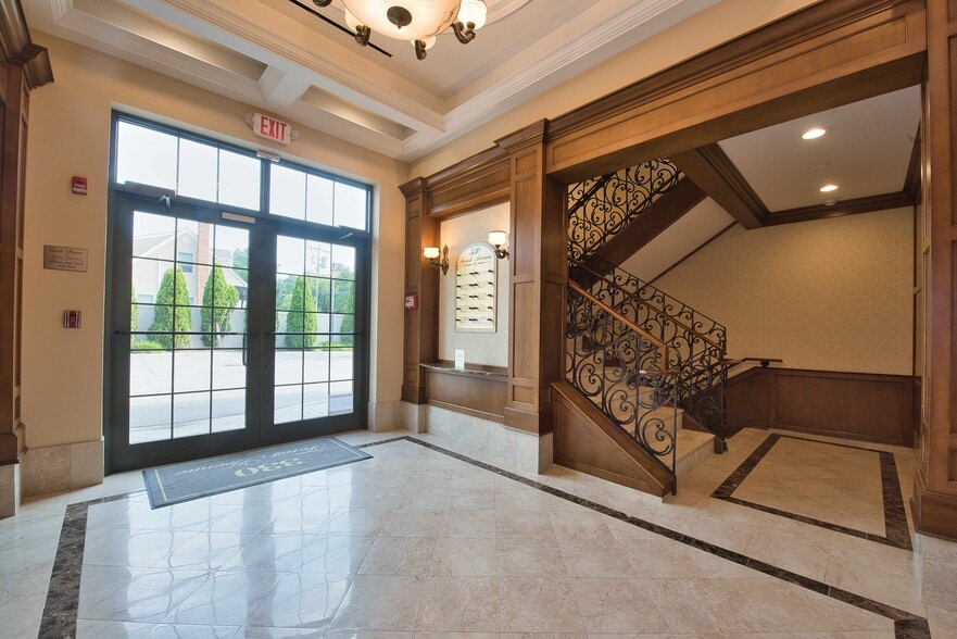 330 Forest Ave, Locust Valley, NY à louer - Photo intérieure - Image 2 de 14
