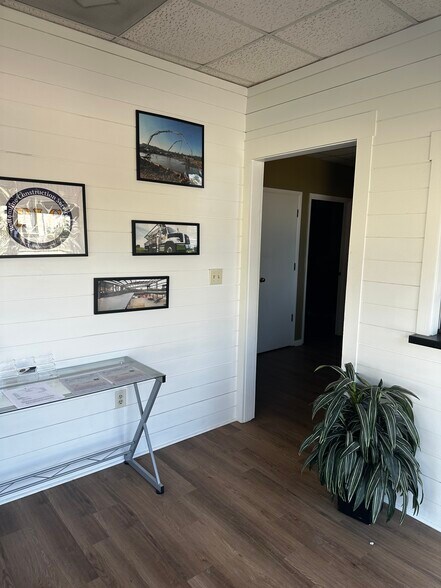 3285 Associate Dr, North Charleston, SC à louer - Photo du bâtiment - Image 1 de 17