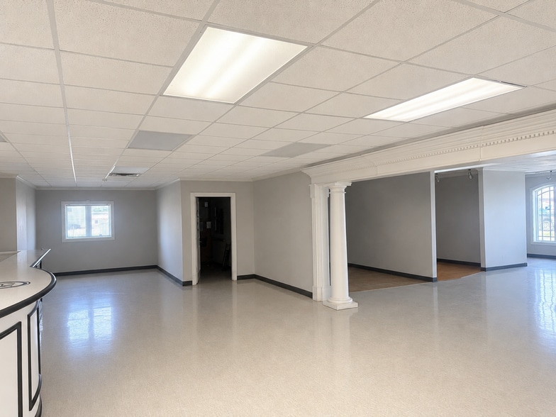 1700 N Kentucky Ave, Evansville, IN for lease - Interior Photo - Image 3 of 5