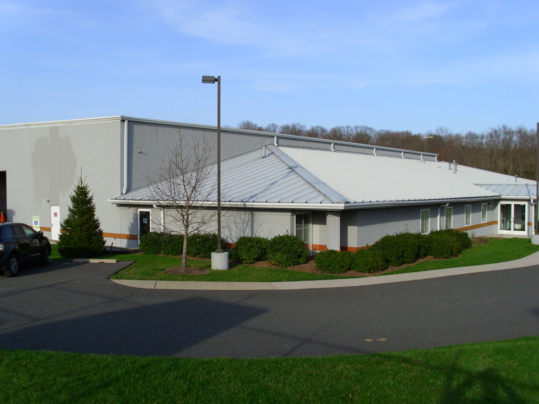 371 Circle of Progress Dr, Pottstown, PA for lease - Primary Photo - Image 1 of 15