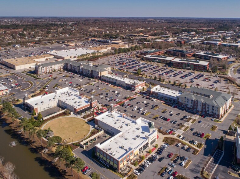 717-741 Eden Way, Chesapeake, VA à louer - Photo du bâtiment - Image 2 de 5