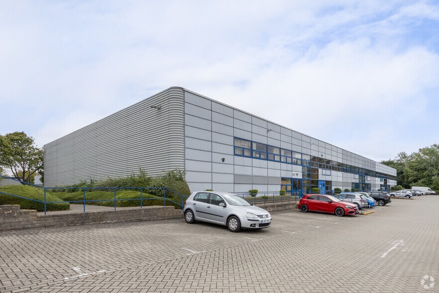 30-40 Tanners Dr, Milton Keynes for lease - Primary Photo - Image 1 of 6