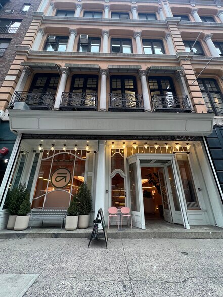 827-829 Broadway, New York, NY à louer - Photo du bâtiment - Image 1 de 4