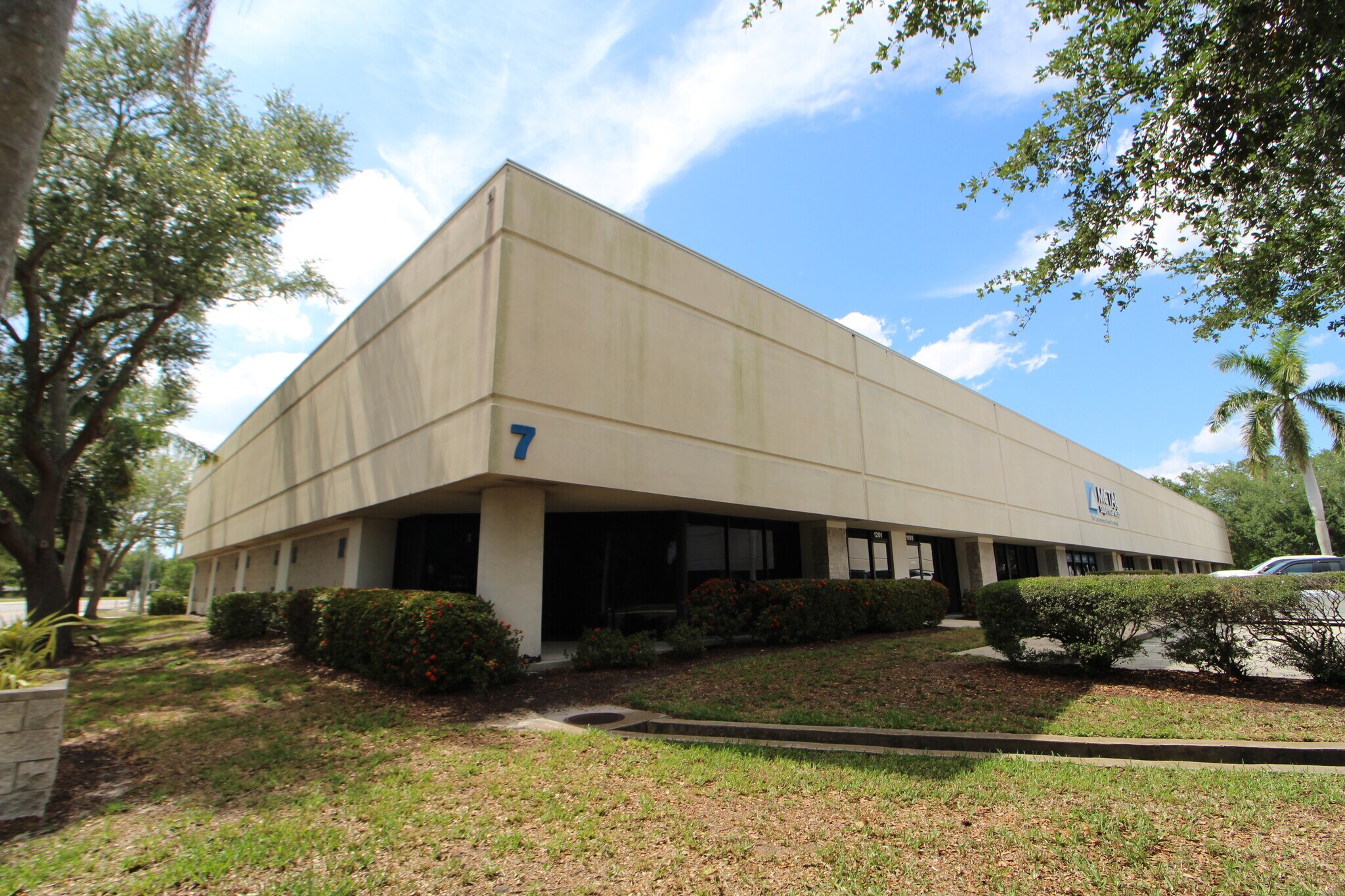 7602-7644 15th St E, Sarasota, FL à louer Photo du bâtiment- Image 1 de 11