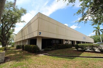 7602-7644 15th St E, Sarasota, FL à louer Photo du bâtiment- Image 1 de 11