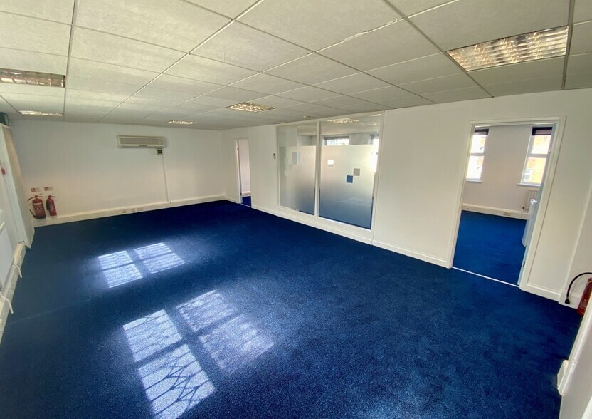 14-26 Victoria St, Luton for lease - Interior Photo - Image 2 of 3