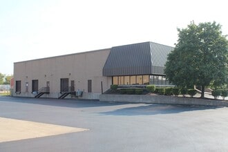 5853-5871 Creek Rd, Blue Ash, OH for lease Building Photo- Image 1 of 5