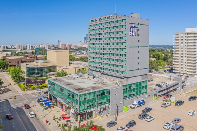 Plus de détails pour 8625 112th St, Edmonton, AB - Commerce de détail à louer