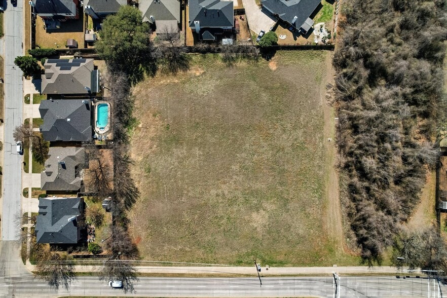 2400 W Sublett Rd, Arlington, TX à vendre - Photo du bâtiment - Image 2 de 10