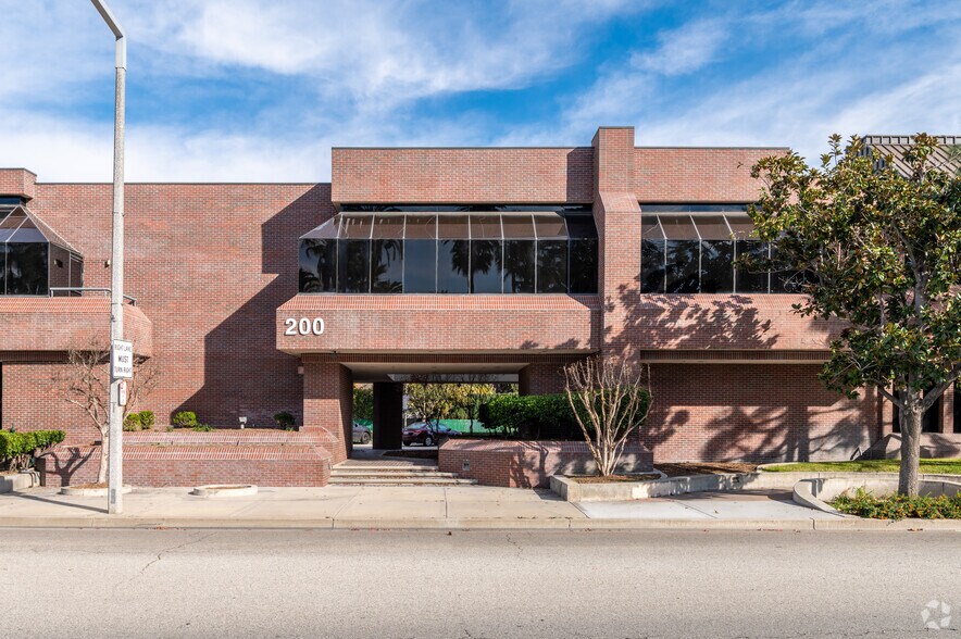 200 N Harbor Blvd, Anaheim, CA for lease - Building Photo - Image 1 of 16