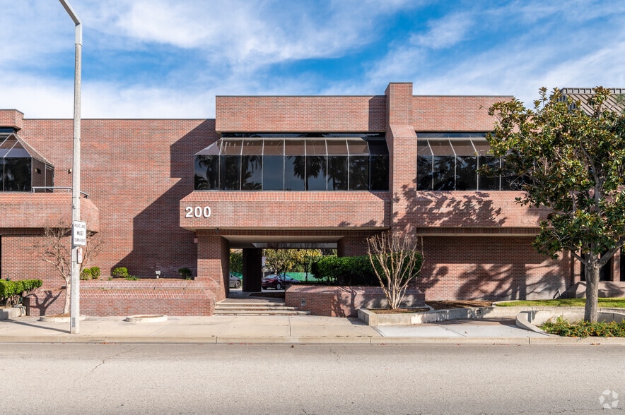 200 N Harbor Blvd, Anaheim, CA for lease - Primary Photo - Image 1 of 16