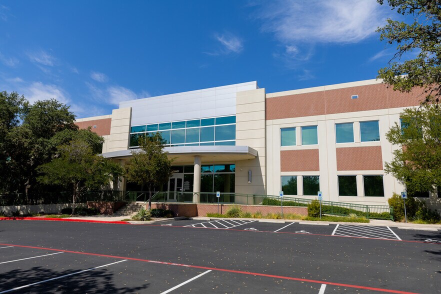12459 Network Blvd, San Antonio, TX à louer - Photo du bâtiment - Image 2 de 5