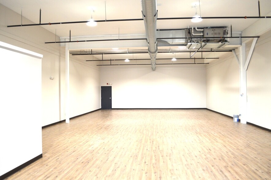 224 Berlin Tpke, Berlin, CT for lease - Building Photo - Image 3 of 8