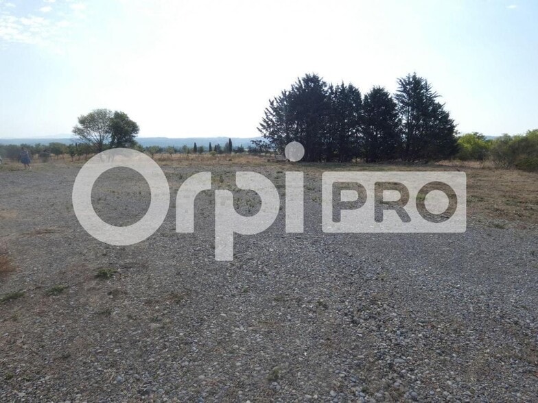 Land in Manosque for lease - Primary Photo - Image 1 of 8