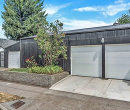 2934 SE 16th Ave, Portland, OR for lease Interior Photo- Image 1 of 9