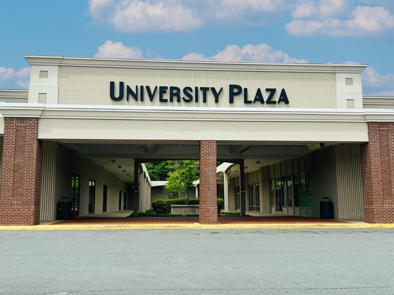 7736-7774 North Point Blvd, Winston-Salem, NC à louer - Photo du bâtiment - Image 2 de 5