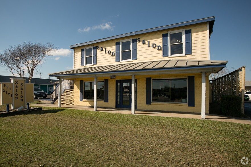 5830 McArdle Rd, Corpus Christi, TX à louer - Photo du bâtiment - Image 3 de 12