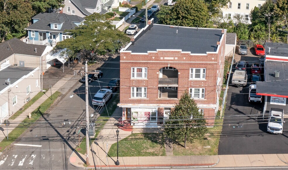 1874 Barnum Ave, Stratford, CT à vendre - Photo principale - Image 1 de 8