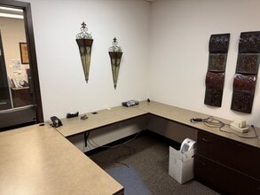 1002 39th Ave SW, Puyallup, WA for lease Interior Photo- Image 2 of 11