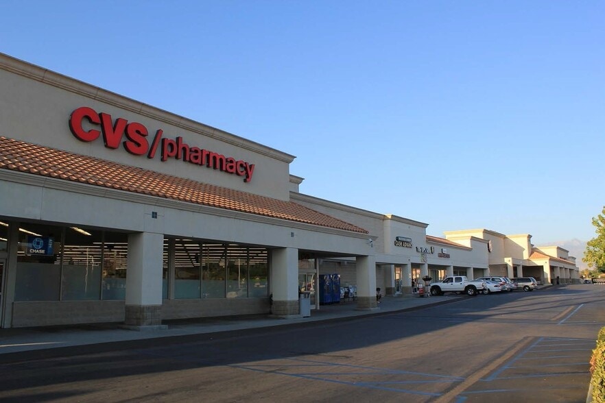 210 E Stetson Ave, Hemet, CA for lease - Building Photo - Image 2 of 15
