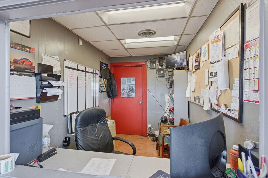 616 S Central Expy, Richardson, TX à louer - Photo du bâtiment - Image 3 de 11