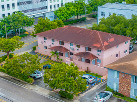 1990s Little Havana 10-Unit Complex - Services immobiliers commerciaux