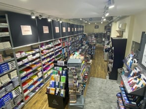 Retail in Paris for lease Interior Photo- Image 2 of 2