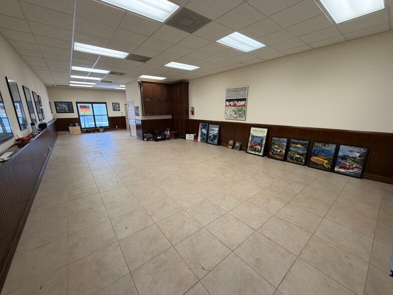 212 N U.S. Hwy 1, Tequesta, FL à vendre - Photo du bâtiment - Image 2 de 8